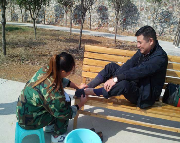 <b>青春期的孩子愛(ài)跟父母頂嘴怎</b>